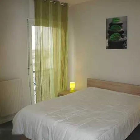Apartment Snug In With Balcony *
