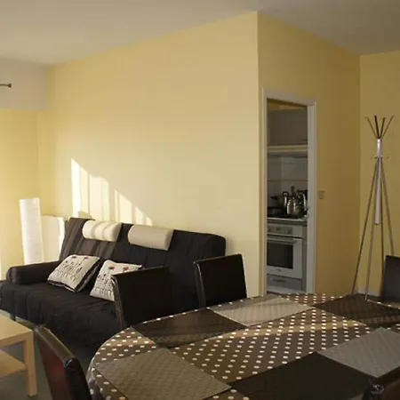Snug In With Balcony Apartment *