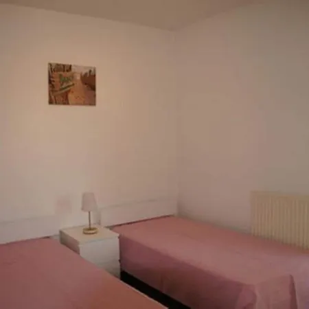 Snug In With Balcony Apartment *